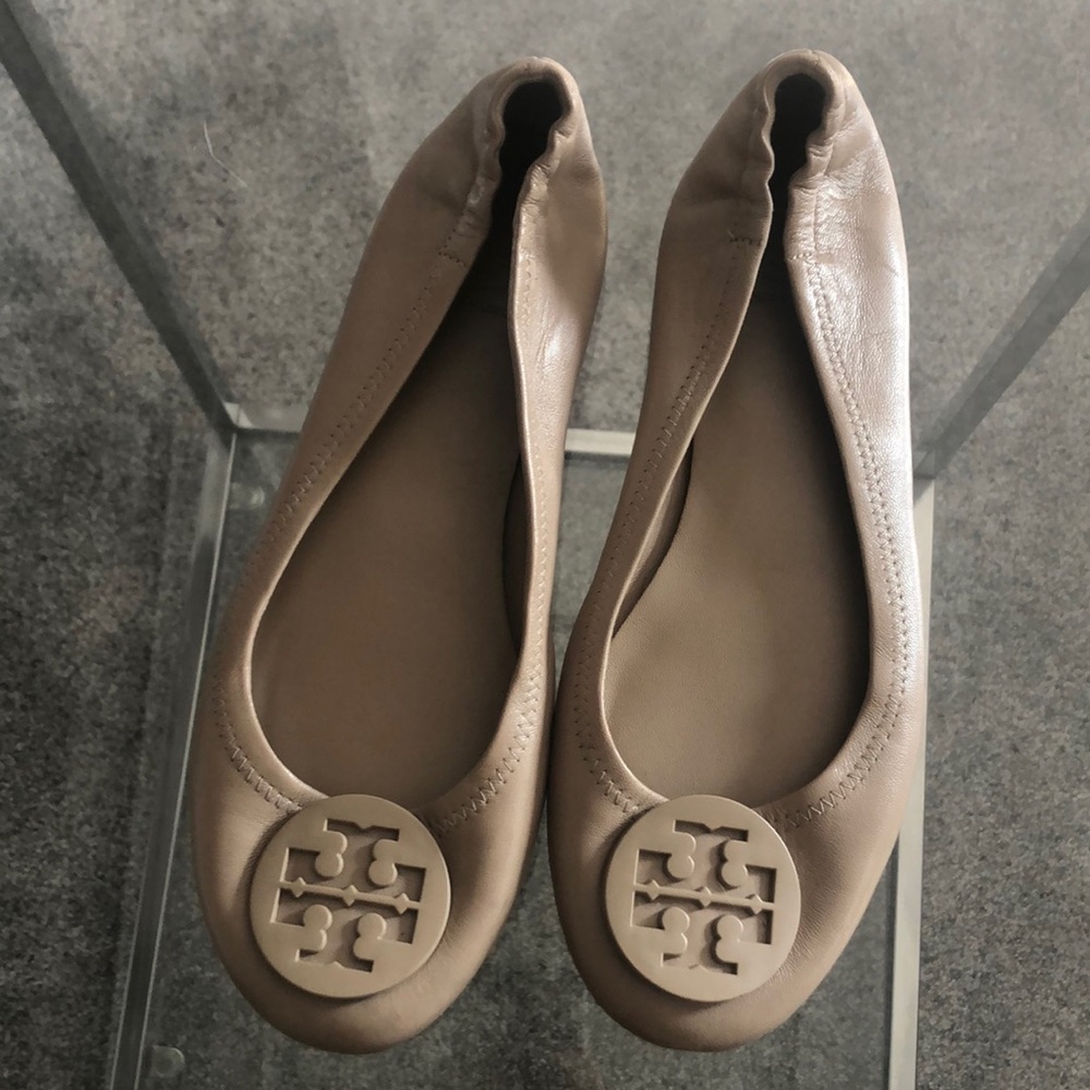 Tory Burch nude flats never worn